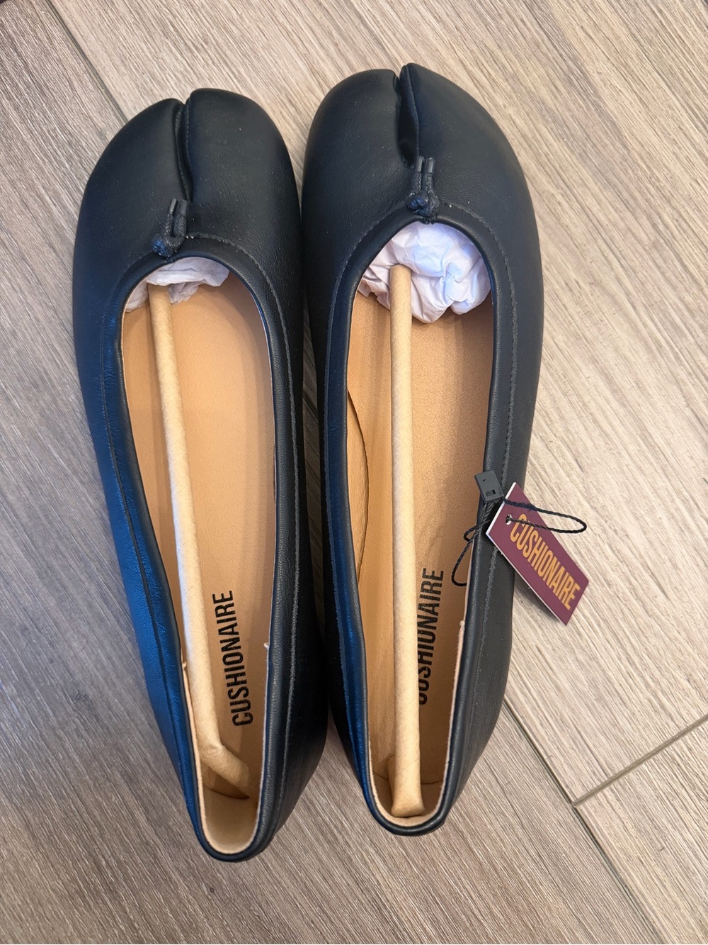 Cushionaire Black Split-Toe Ballet Flats with Cushioned Insole